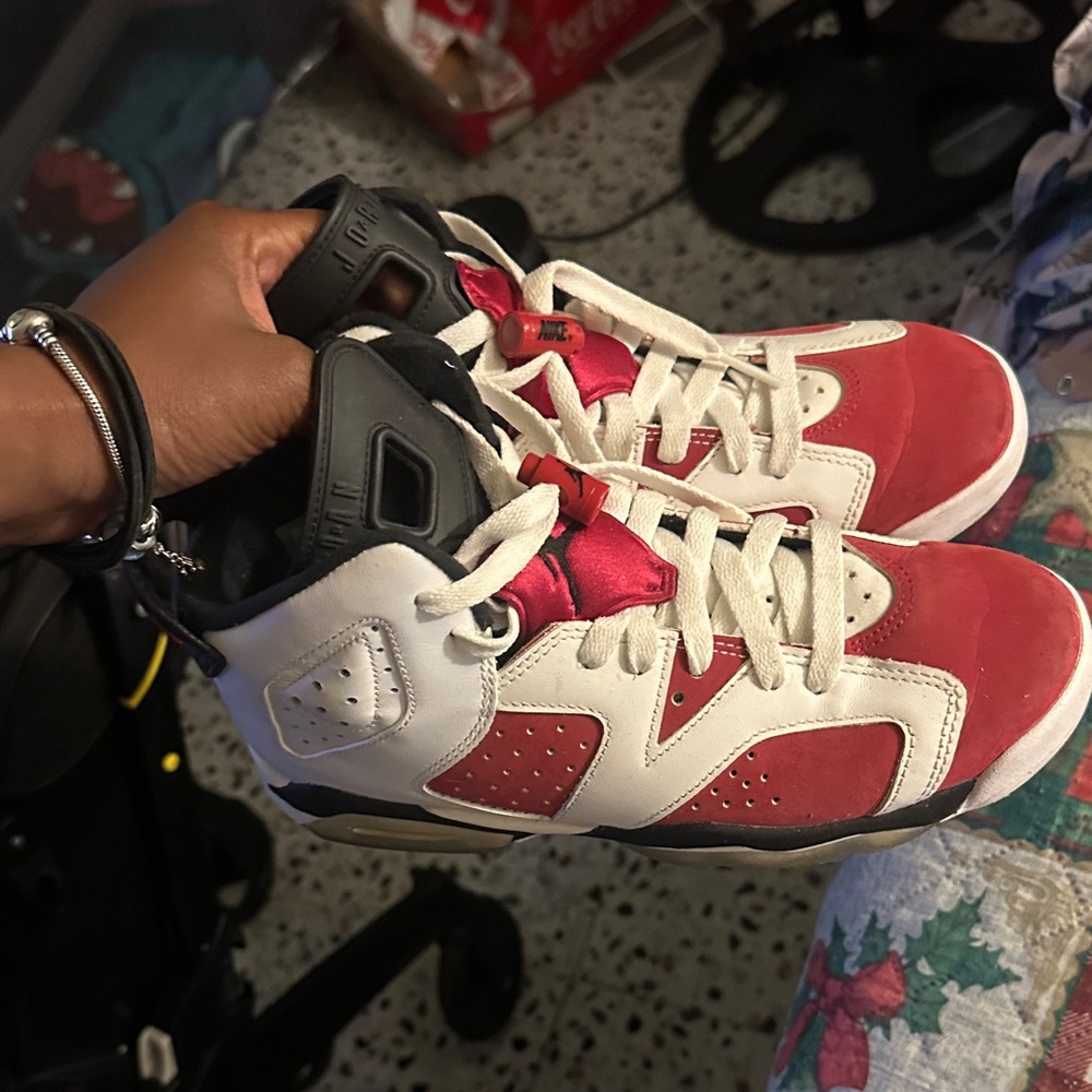 Jordan 6 gs NO BOX SIZE 6